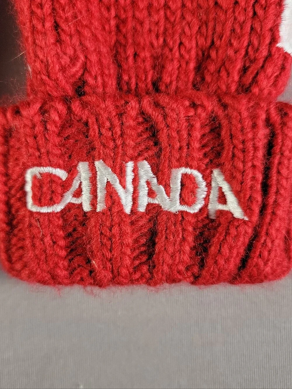 2010 Hudson Bay Canada Red Knit Mittens with White Maple Leaf Olymic Teamu